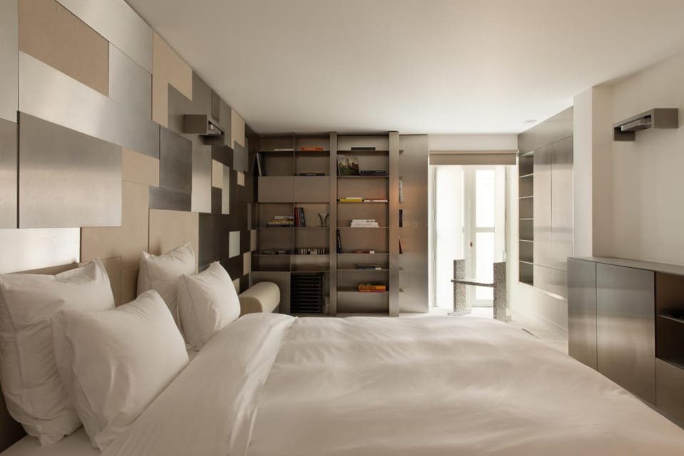 Bed, Photo of the whole room, wardrobe