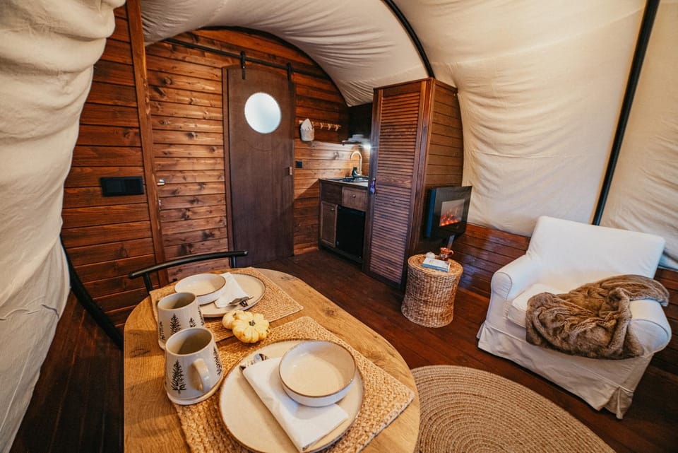 Sunrise Hills Country Luxury tent in Prahova, Romania