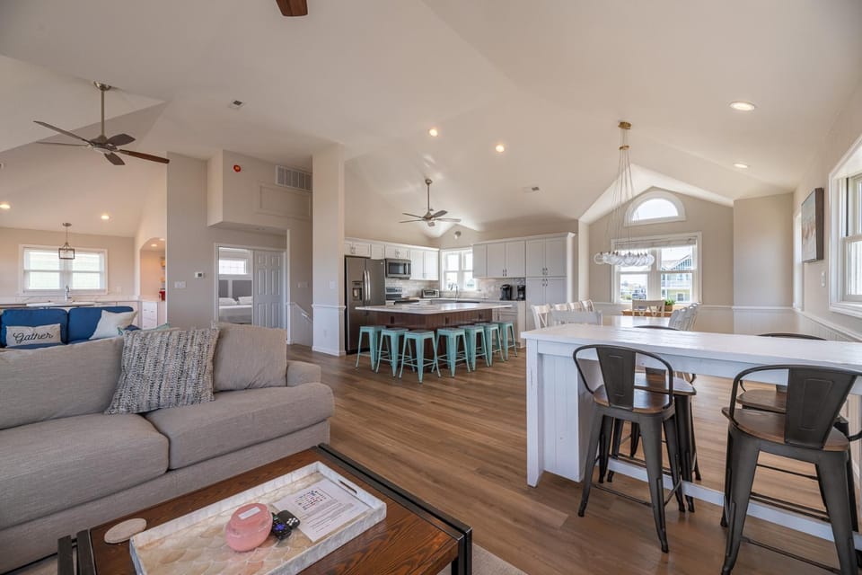 Sunrise Dream - Nags Head MP 16, Oceanfront, Ocean View, Pool, Hot Tub, Sauna, Pets OK, Flex Stays House in Nags Head