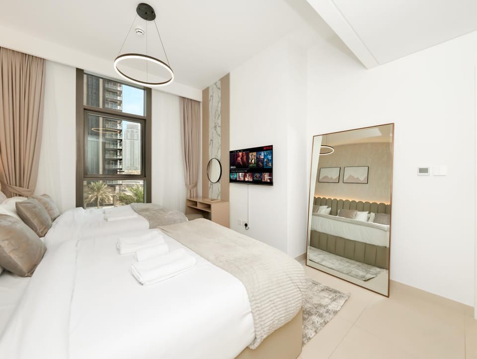 Dubai Mall & Burj Khalifa 10 mins walk - Luxury 2 bed - Sleep up to 10 Apartment in Dubai