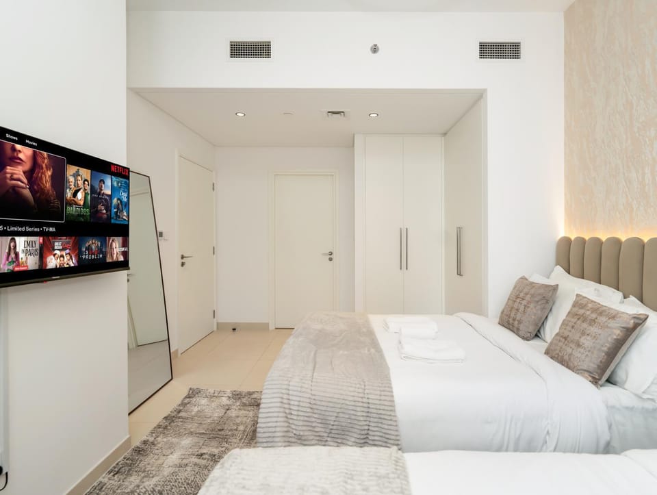 Dubai Mall & Burj Khalifa 10 mins walk - Luxury 2 bed - Sleep up to 10 Apartment in Dubai
