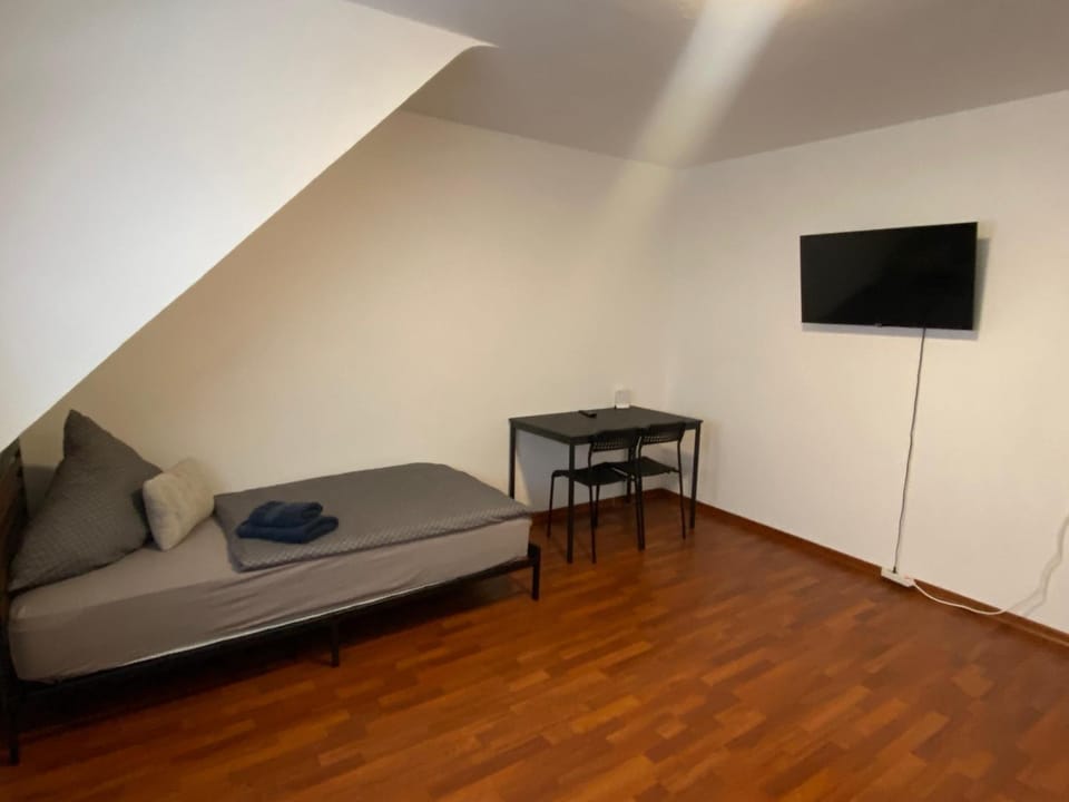 Communal lounge/ TV room, Bed, TV and multimedia, Photo of the whole room, Evening entertainment, Bedroom