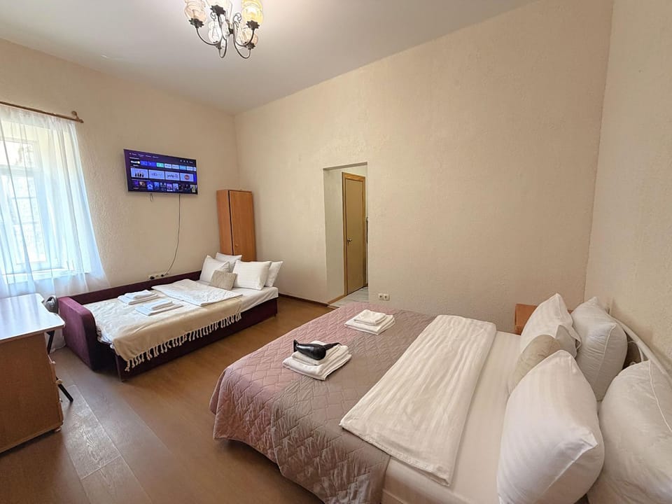Bed, TV and multimedia, Photo of the whole room, Bedroom, internet, towels
