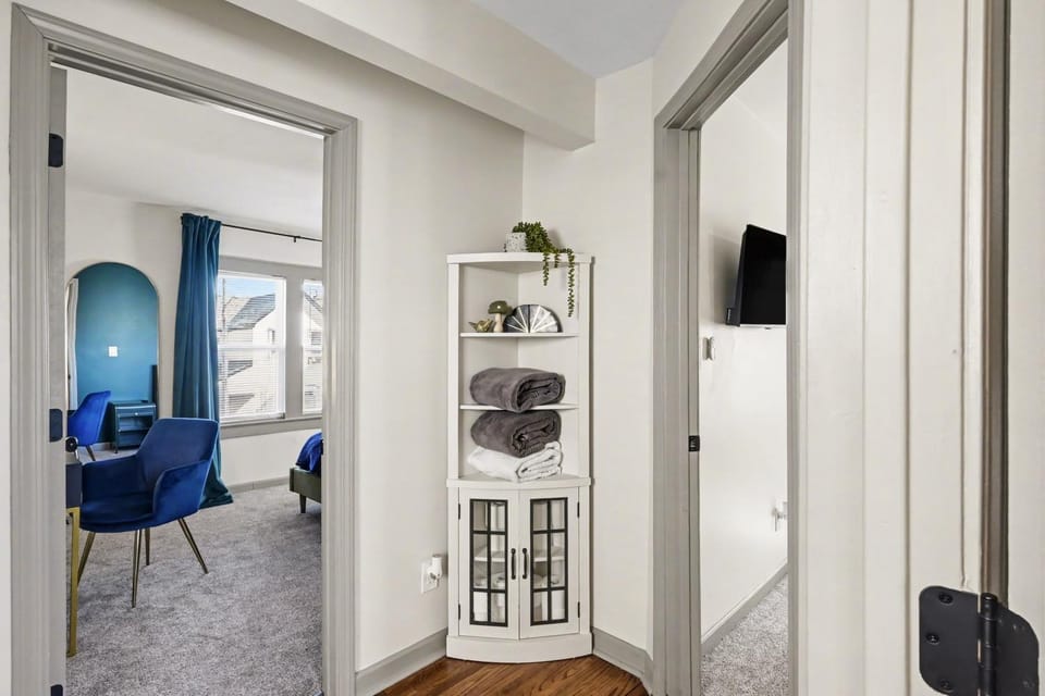 Facade/entrance, Bedroom, towels