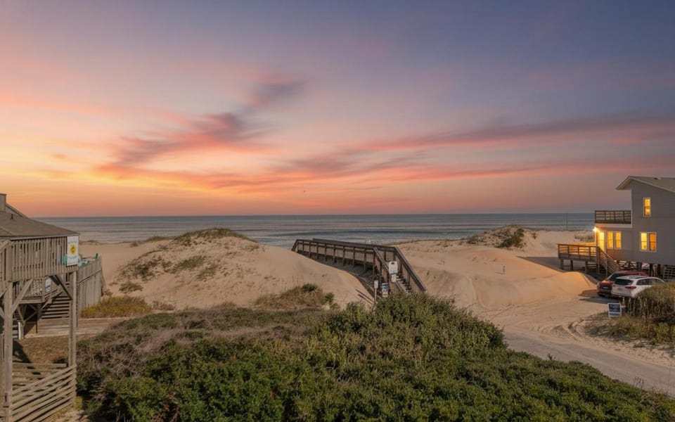 Sunrise Sunset - Nags Head MP 20, 45 Yds to Beach, Ocean View, Hot Tub, Pool Table, Pets OK House in Nags Head