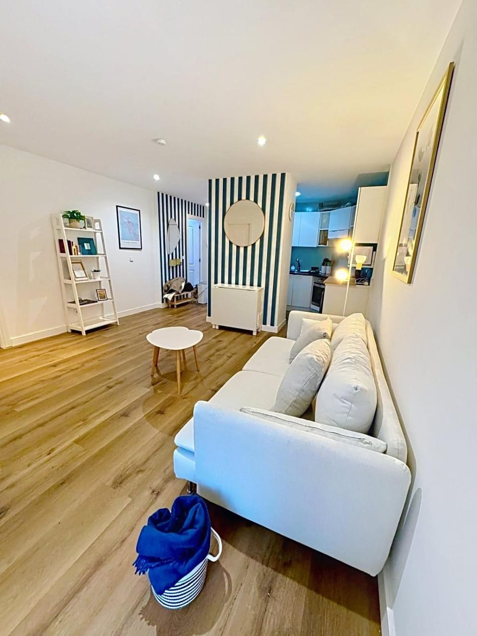 Kitchen or kitchenette, Living room, Dining area