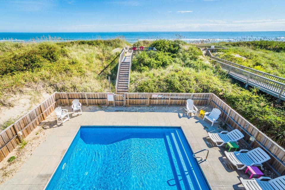 Sunrise Surprise - Nags Head MP 16, Oceanfront, Ocean View, Saltwater Pool, Hot Tub, Pool Table House in Nags Head