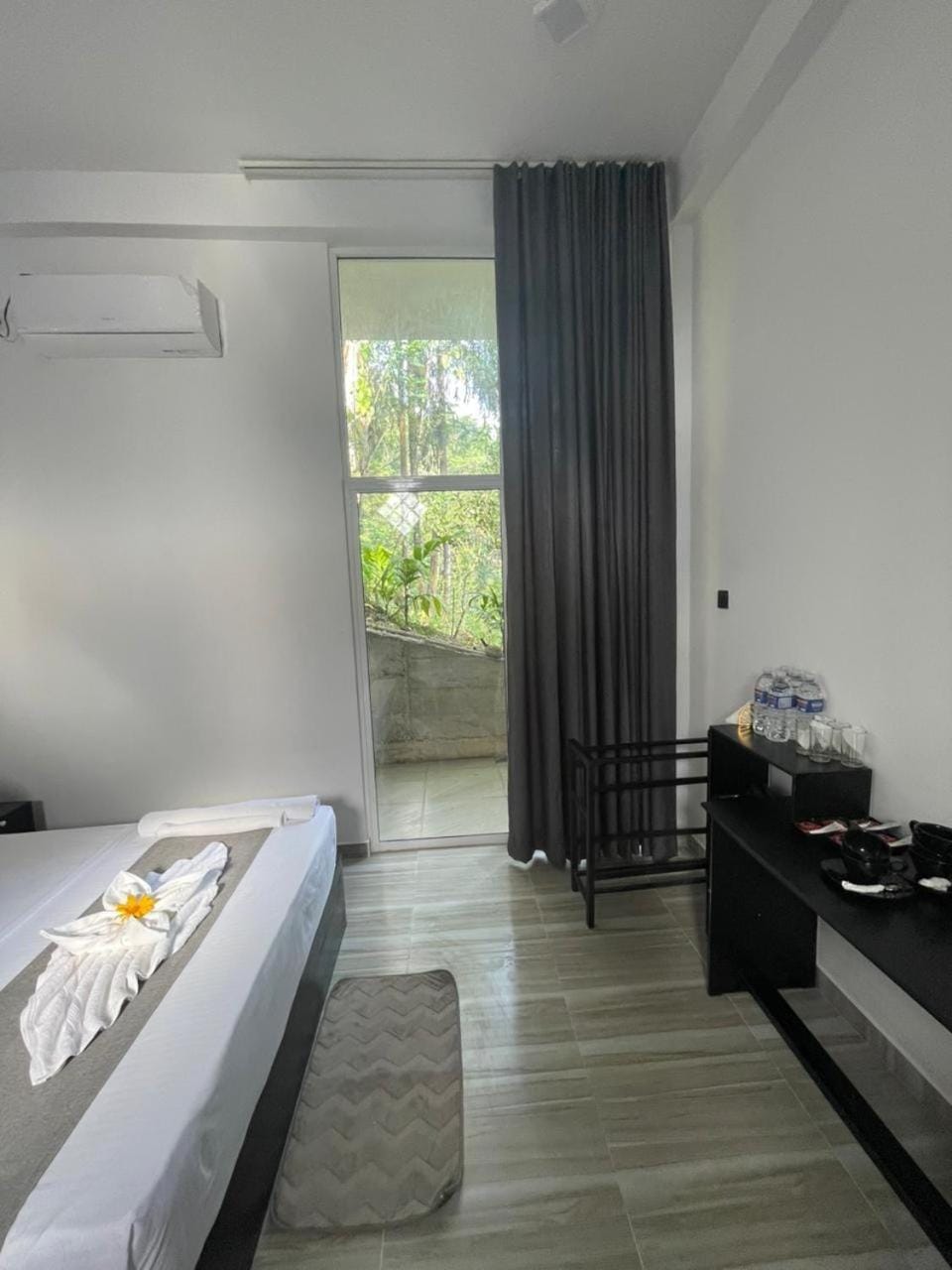 Bedroom, air conditioner