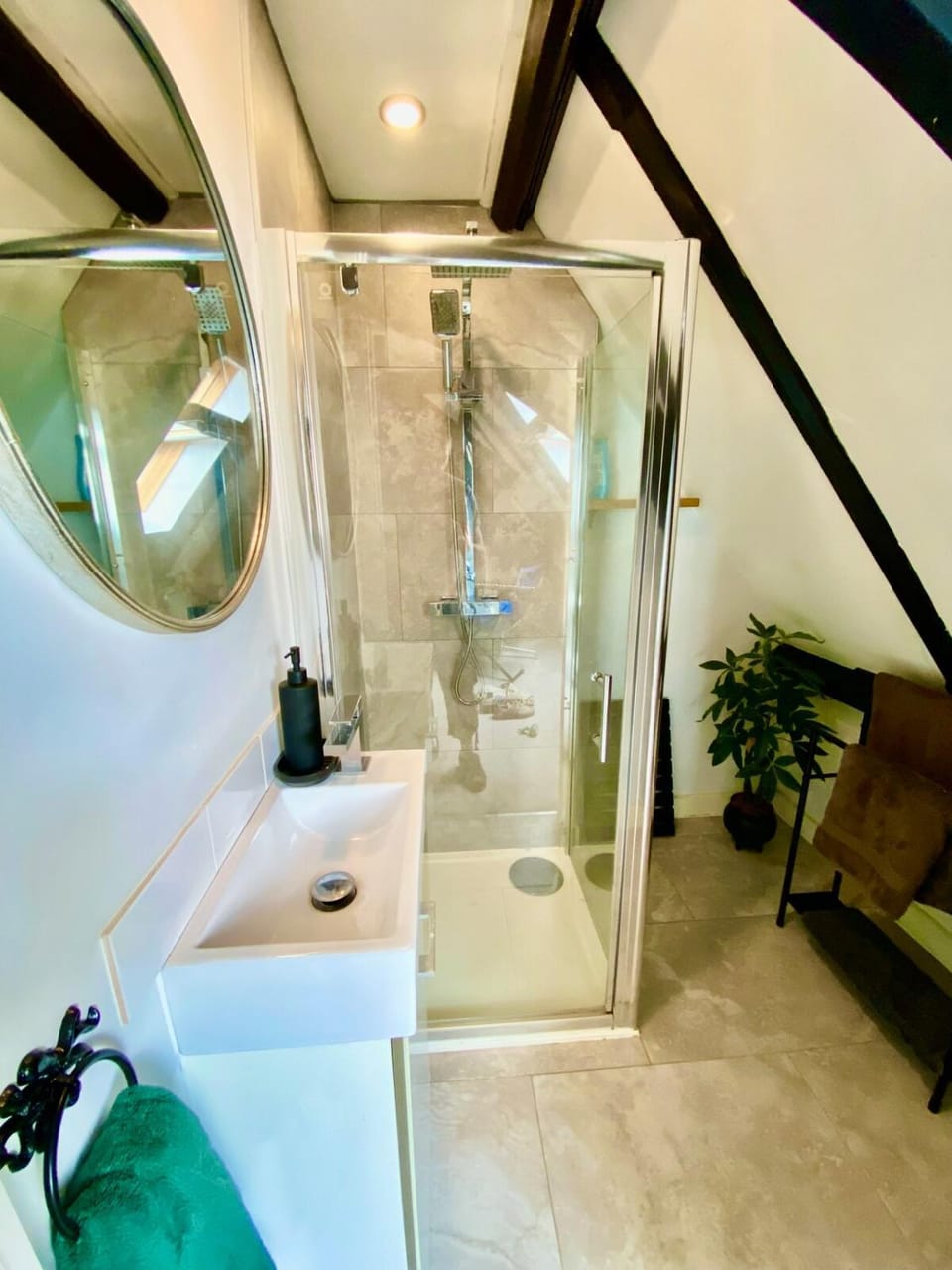 Fabulous Converted Church Apartment Town Centre Apartment in Worthing