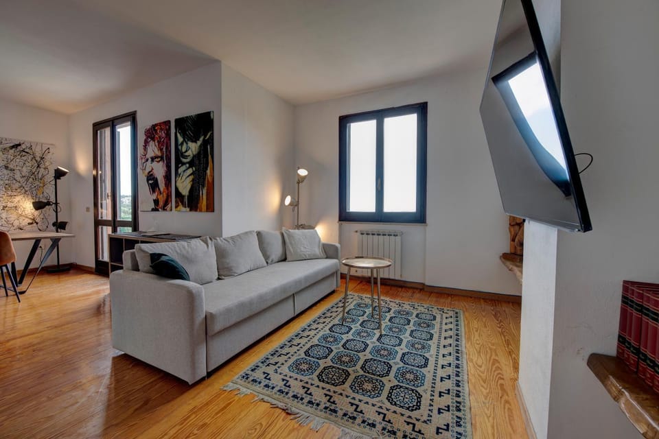 TV and multimedia, Living room, Seating area