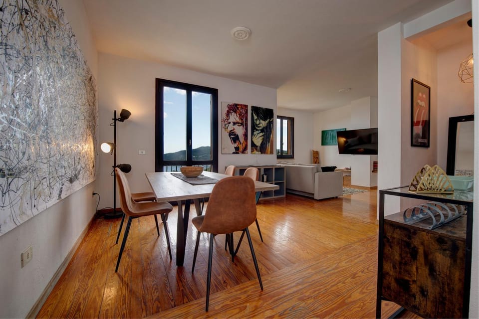 TV and multimedia, Living room, Seating area, Dining area