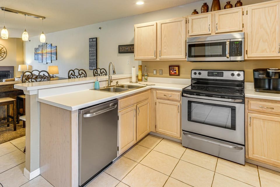 Pool Access, Steps to Beach: Scenic Ozarks Retreat House in Osage Beach