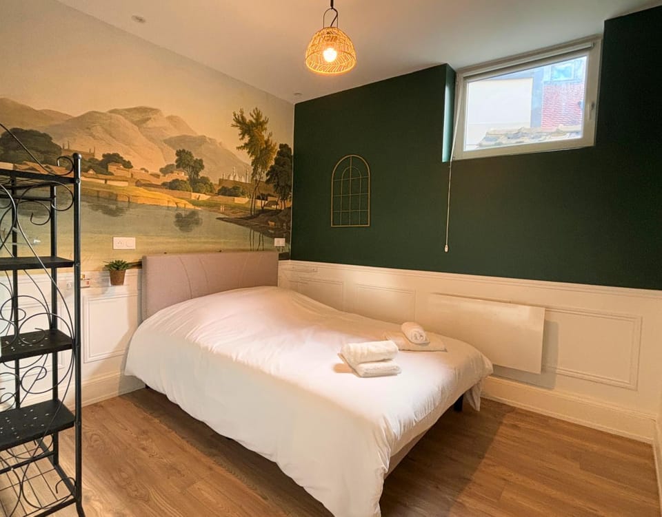 Bed, Bedroom, heating, storage
