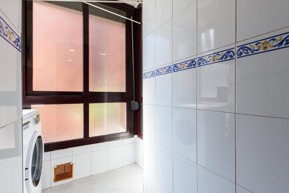 Vivienda con estilo 2 dormitorios, Piscina y todo el confort Temporal HOR1K1B Apartment in Madrid