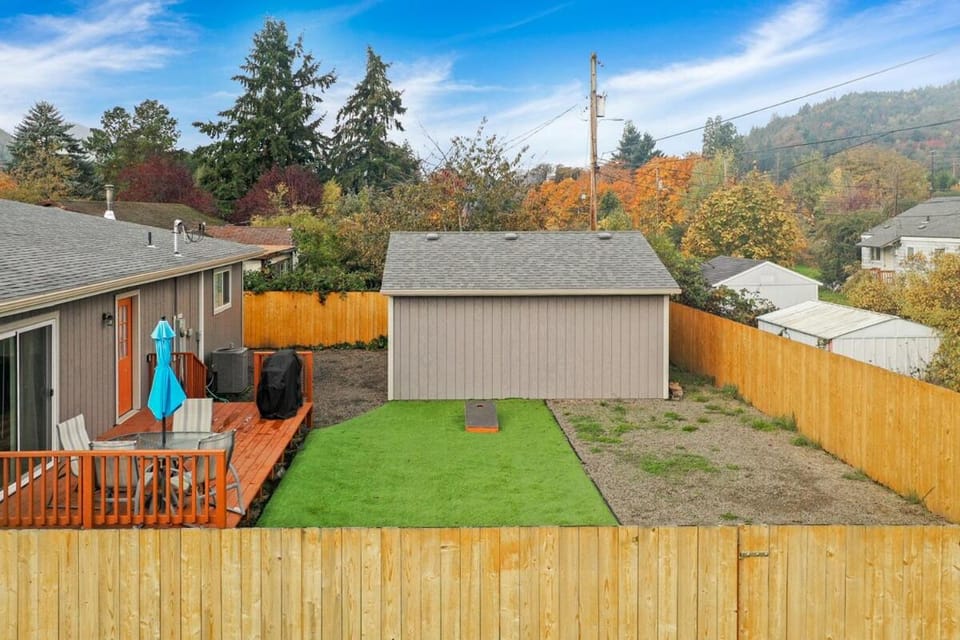 Mountain view, 5-bedroom home with sauna House in Oregon