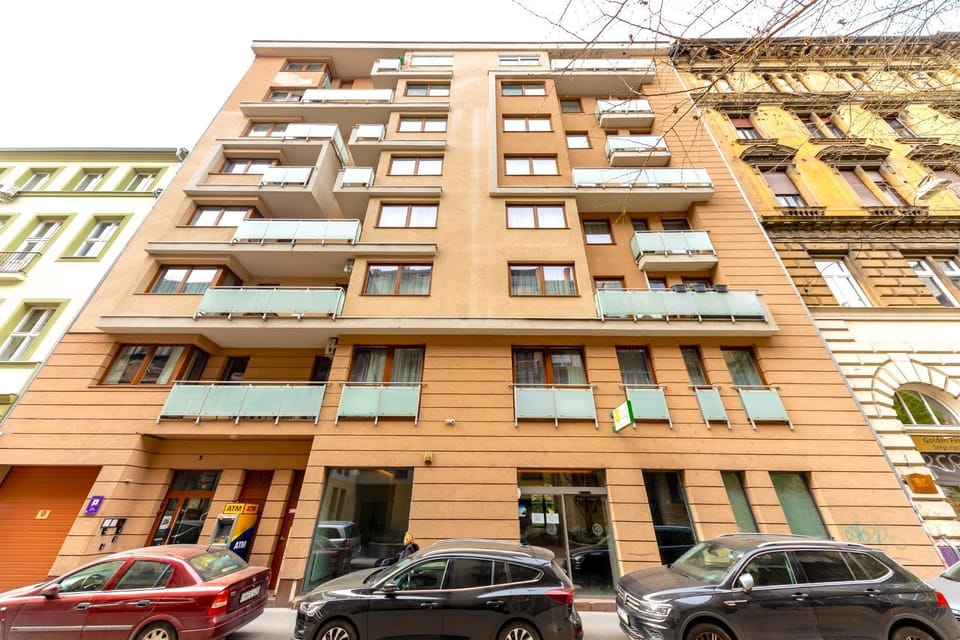 Property building, Street view, Parking