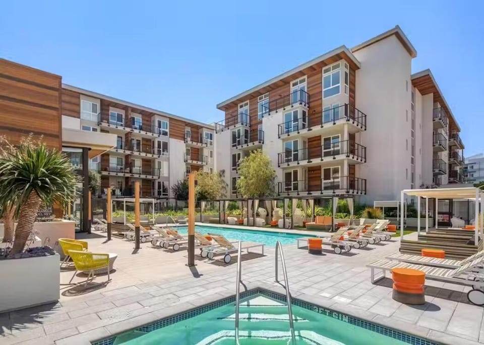 Hot Tub, Swimming pool
