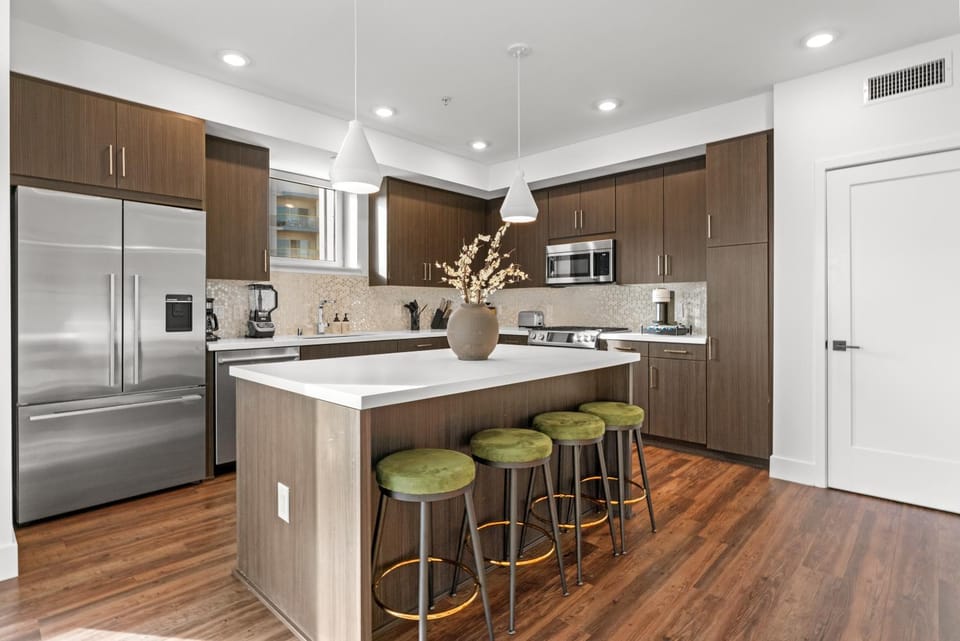 Decorative detail, dishwasher, furniture, internet, microwave, pet friendly, kitchen, air conditioner