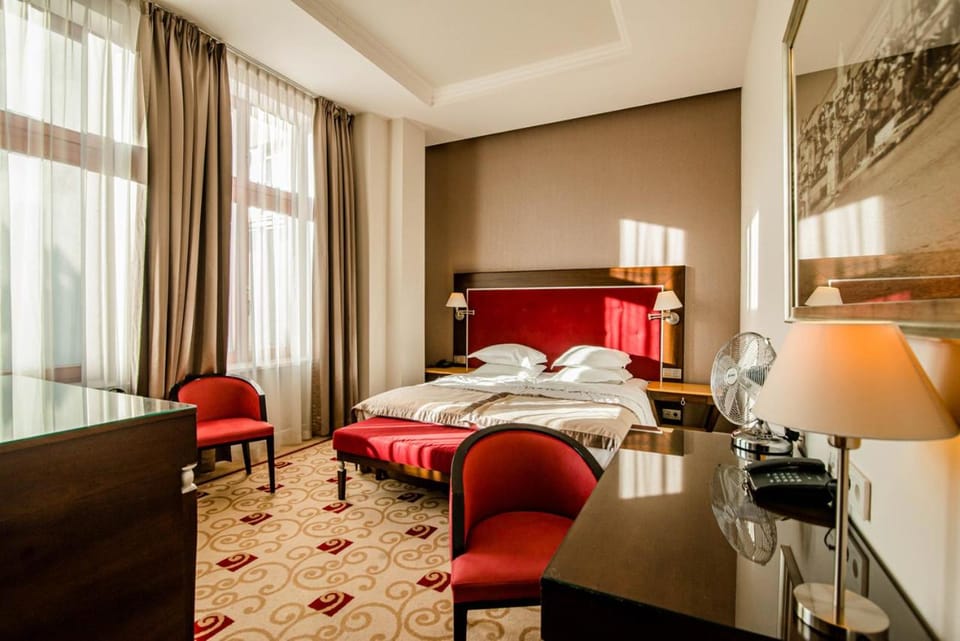 Bed, Seating area, Bedroom