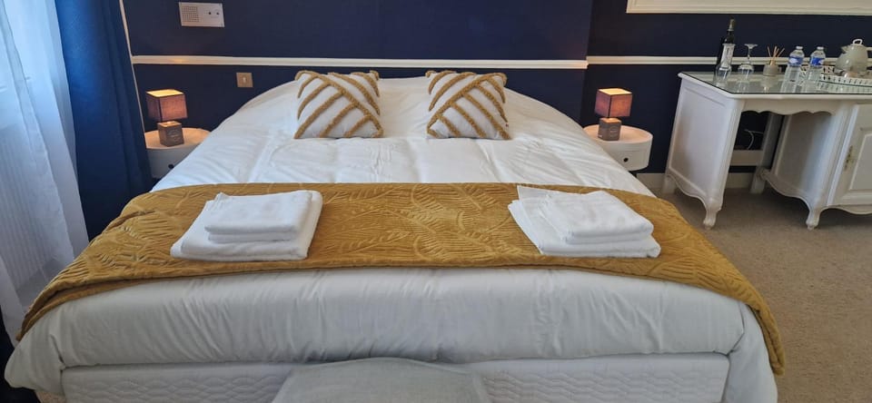 Suite Majorelle du Château Bed and Breakfast in Nouvelle-Aquitaine