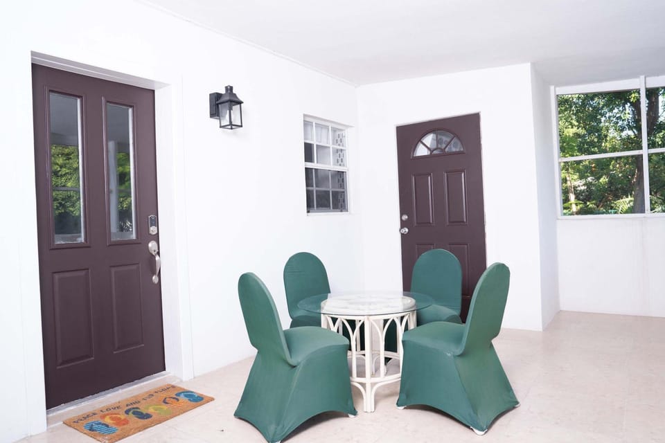 Seating area, Dining area