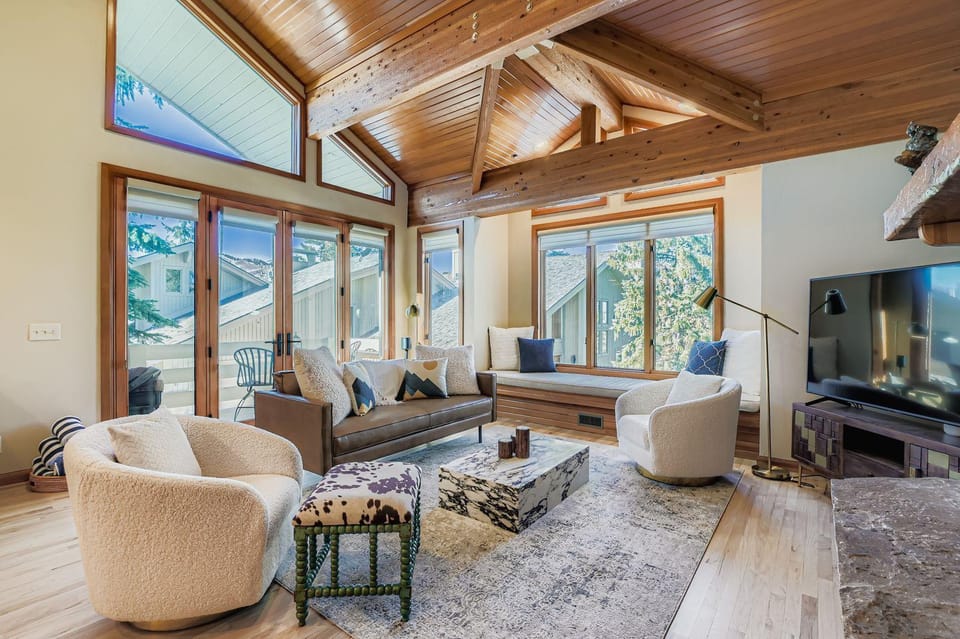3BR Deer Valley Family Retreat Hot Tub and Fireplace 7560 House in Deer Valley
