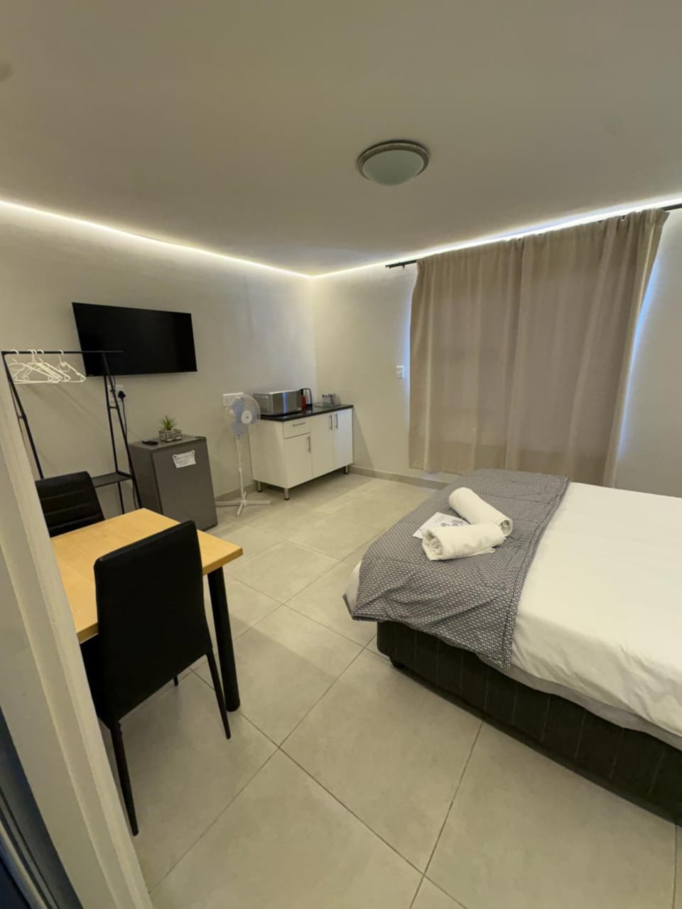 Ocean Whisper Room 6 minutes away from the beach Bed and Breakfast in Cape Town