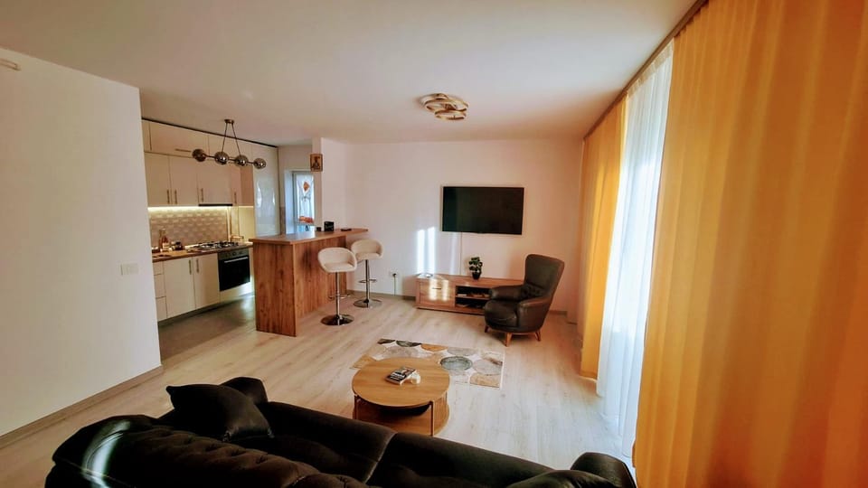 TV and multimedia, Kitchen or kitchenette, Living room, Seating area, Dining area