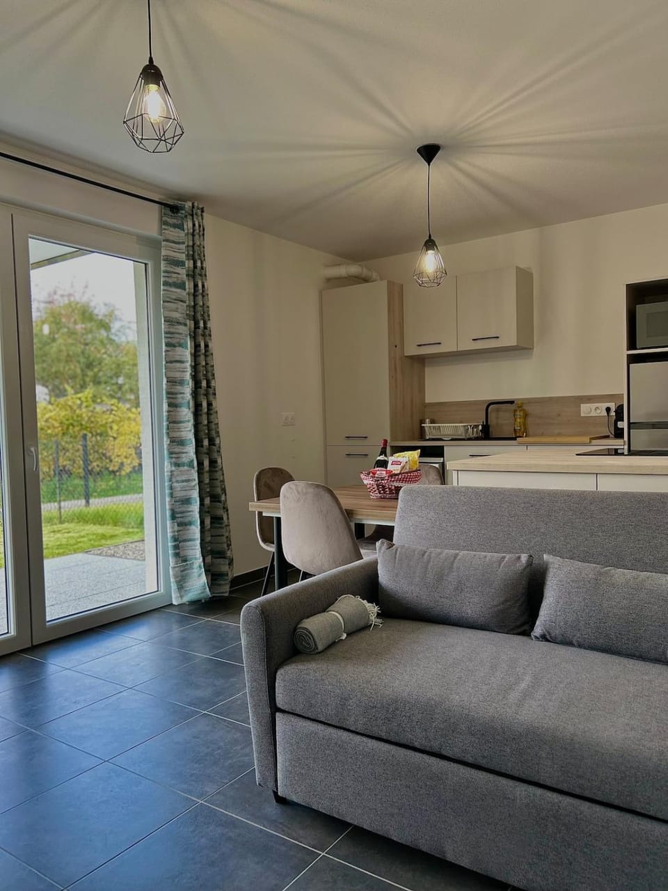 Kitchen or kitchenette, Living room, Seating area, Dining area, stove