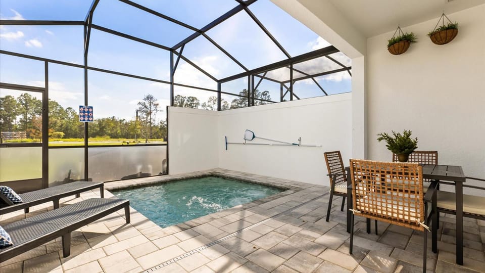 Stunning Townhome with Private Pool & Games Room House in Four Corners