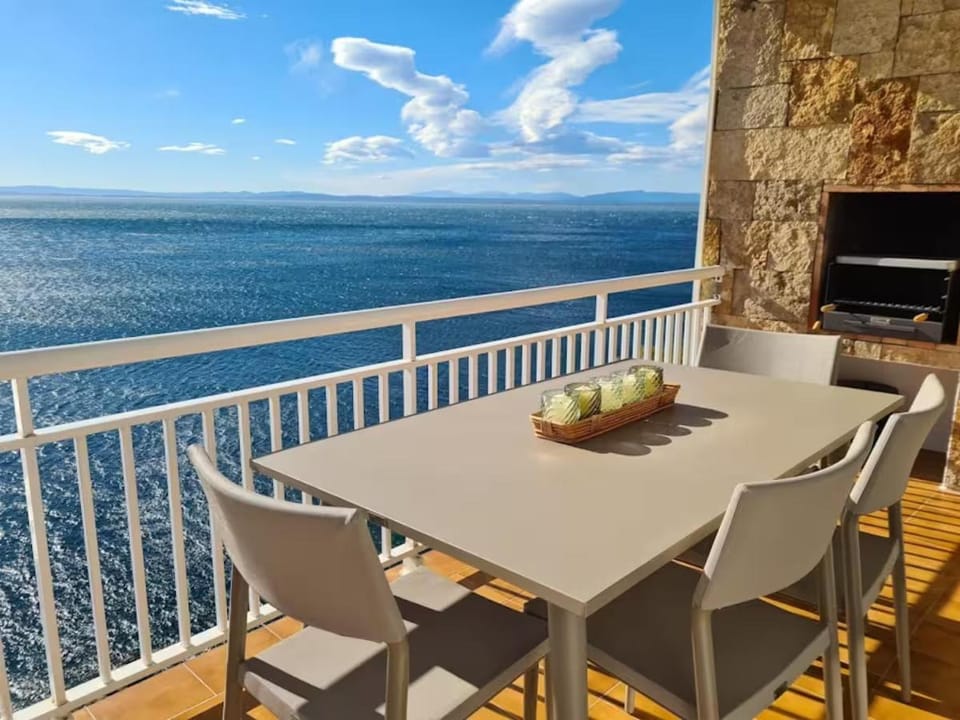 View (from property/room), Balcony/Terrace, Dining area
