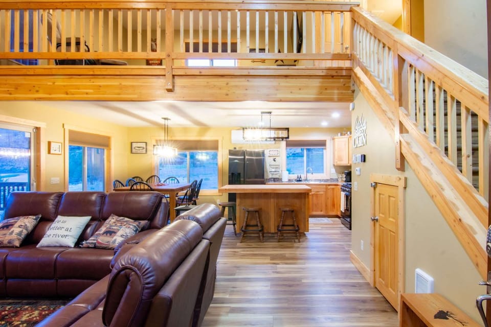 Stunning Salmon Riverfront Cabin Cabin in Salmon River