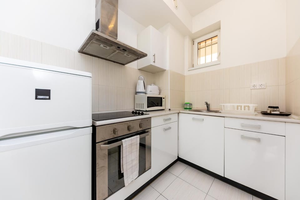 Kitchen or kitchenette, oven, pet friendly, stove, toaster