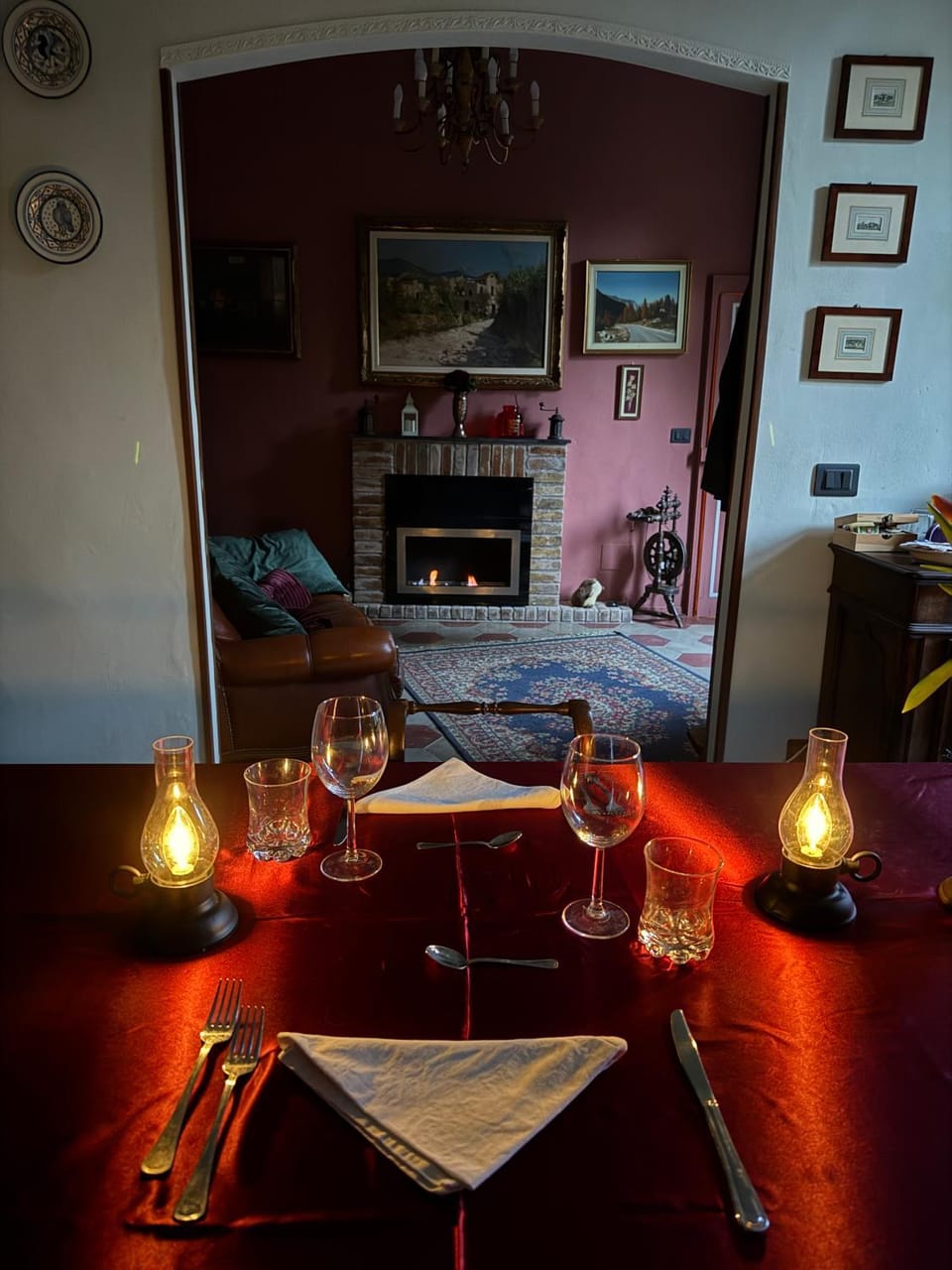 Living room, Food and drinks, Dining area