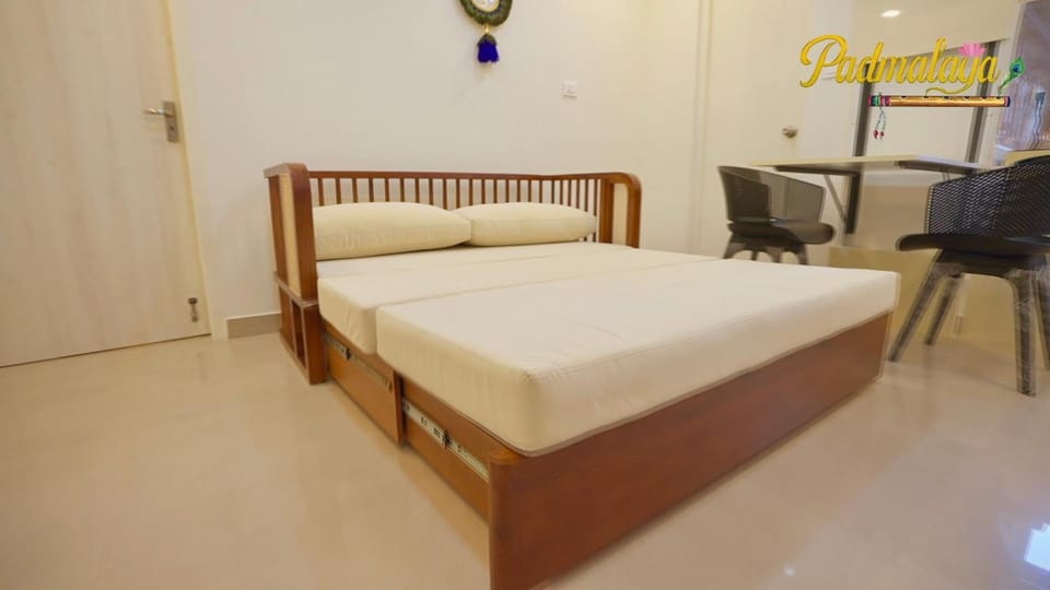 Bed, Photo of the whole room