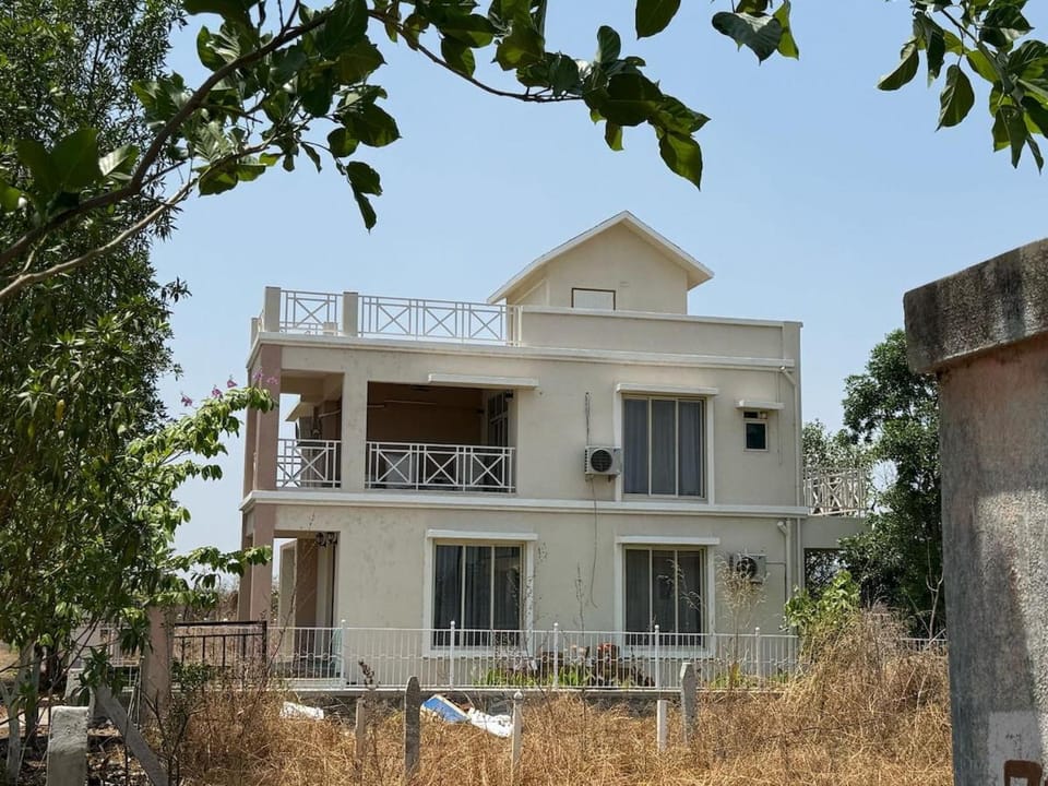 3bhk bungalow with ac in all rooms Villa in Maharashtra
