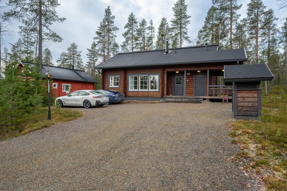Property building, Day, Natural landscape, Parking