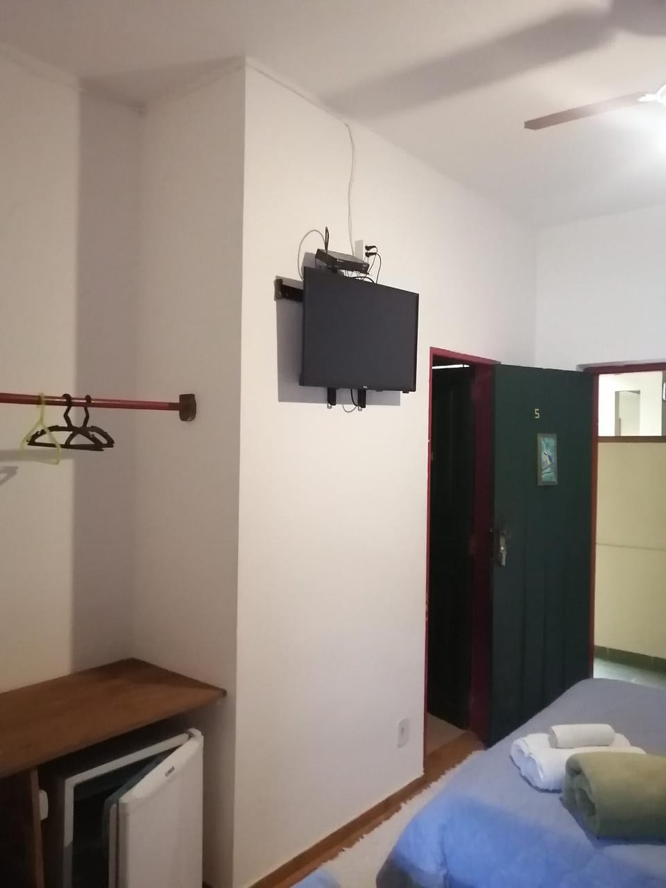 Bed, TV and multimedia, Photo of the whole room, Bedroom, wardrobe