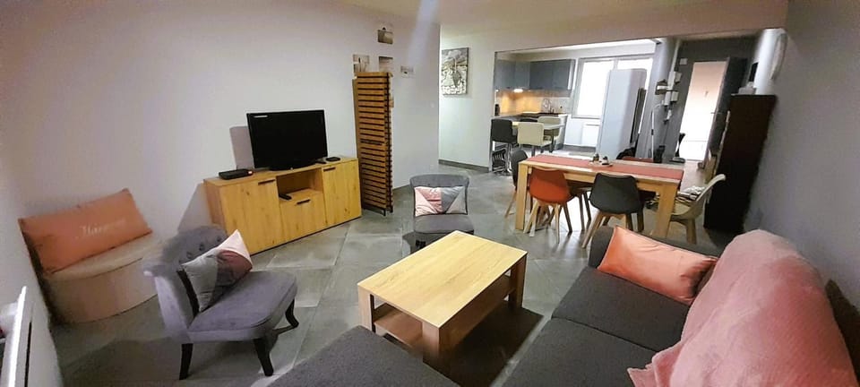 Communal lounge/ TV room, Living room