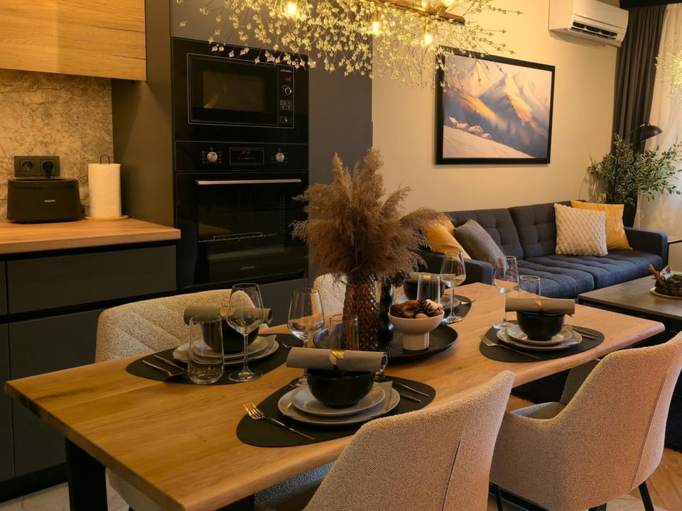 Kitchen or kitchenette, Living room