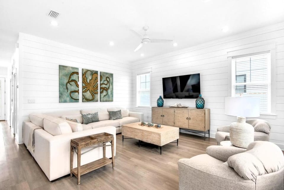 Azure! Sleeps 22! Golf Cart! Beach Access! Pool House in Destin