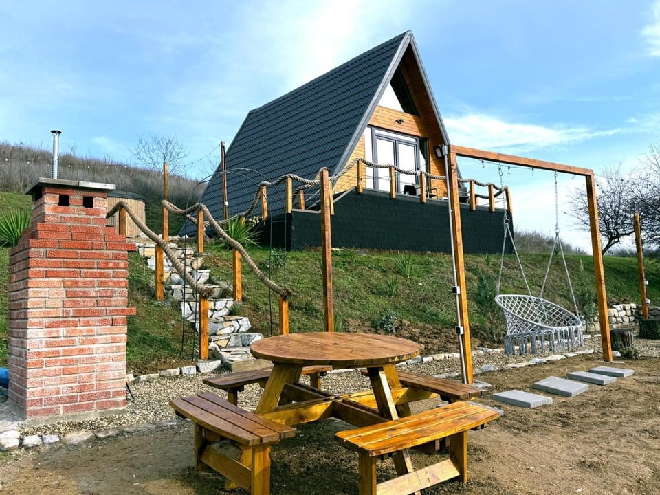 Cabana A-frame City View Târgoviște Chalet in Prahova, Romania