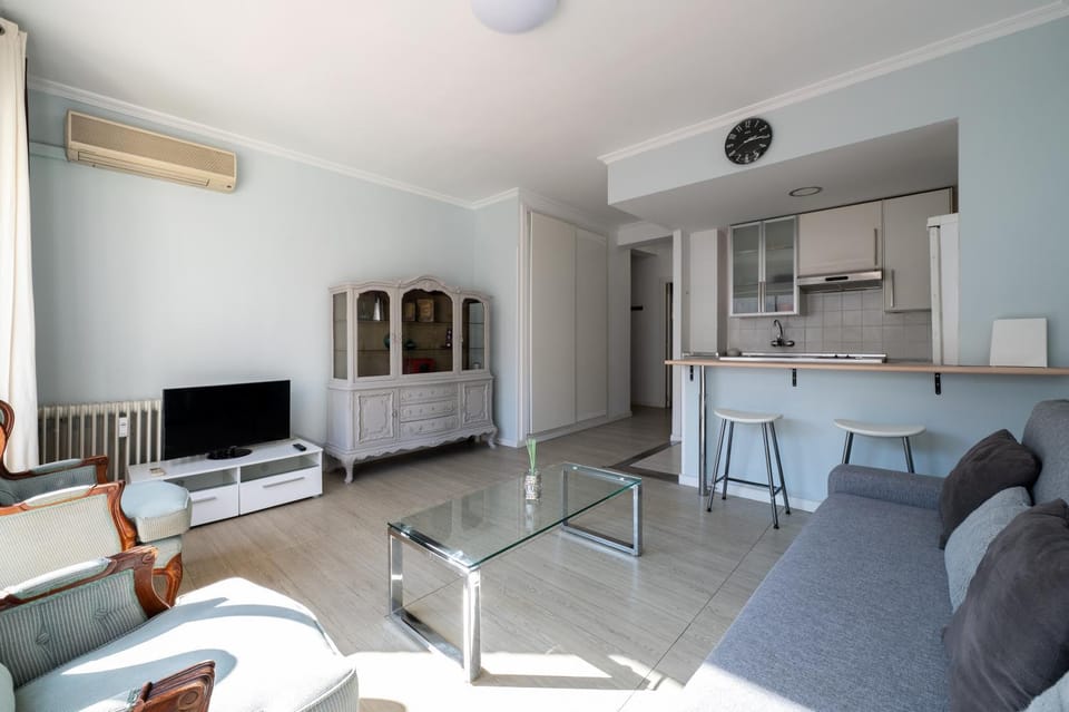 TV and multimedia, Kitchen or kitchenette, Living room, Seating area, Dining area, air conditioner