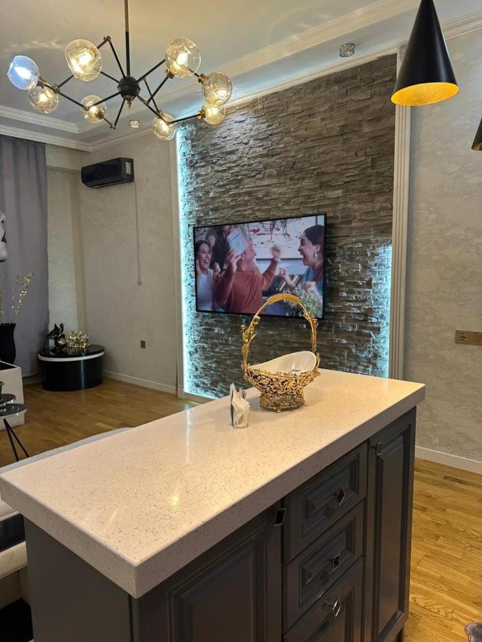 TV and multimedia, Kitchen or kitchenette, Living room