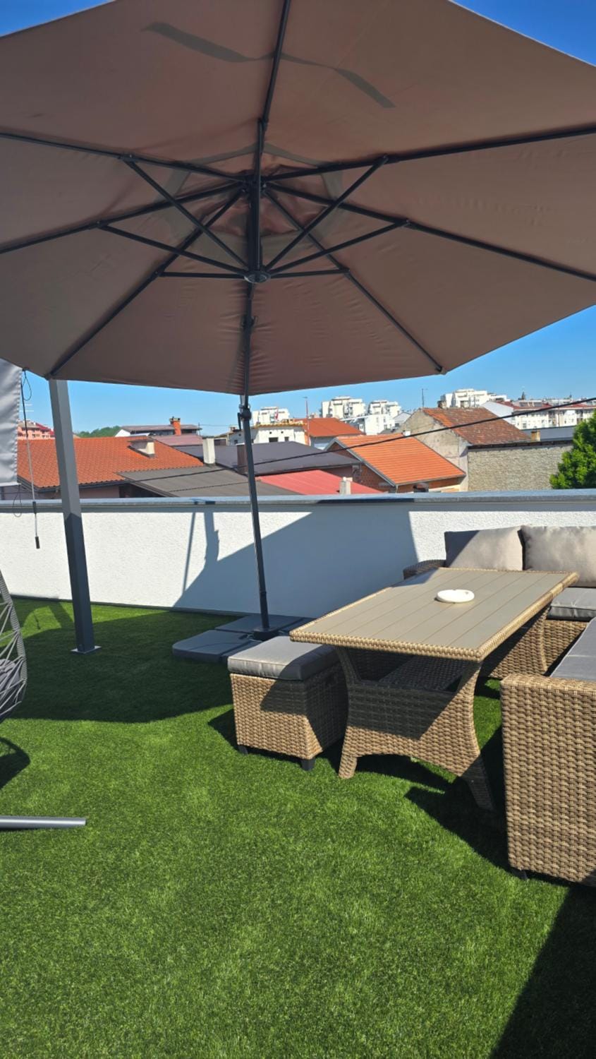 View (from property/room), Balcony/Terrace, Dining area, City view