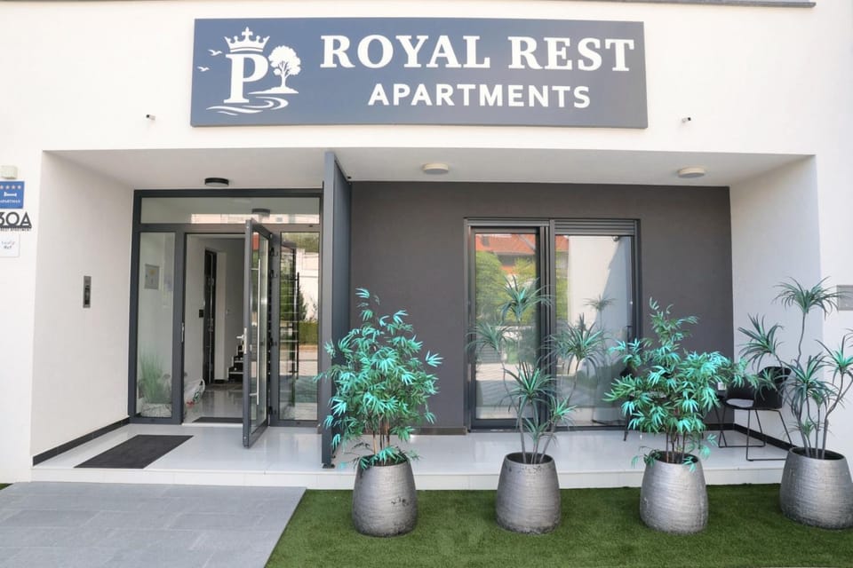Property building, Facade/entrance