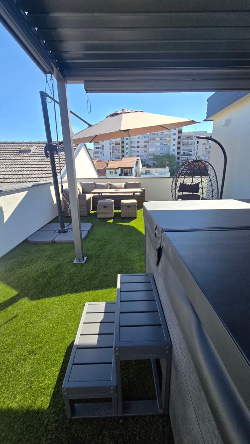 View (from property/room), Balcony/Terrace, Seating area, Dining area