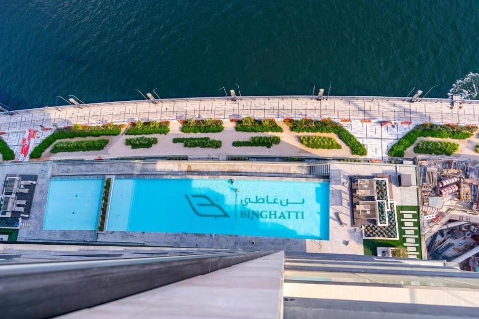Binghatti Trillionaire! 2 Double Beds! Private Jacuzzi, Prime Location! Apartment in Dubai