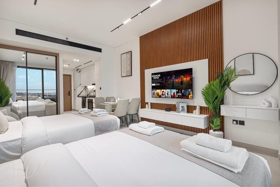 Binghatti Trillionaire! 2 Double Beds! Private Jacuzzi, Prime Location! Apartment in Dubai