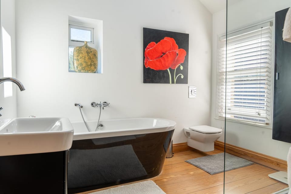 Bathroom, Bath, towels